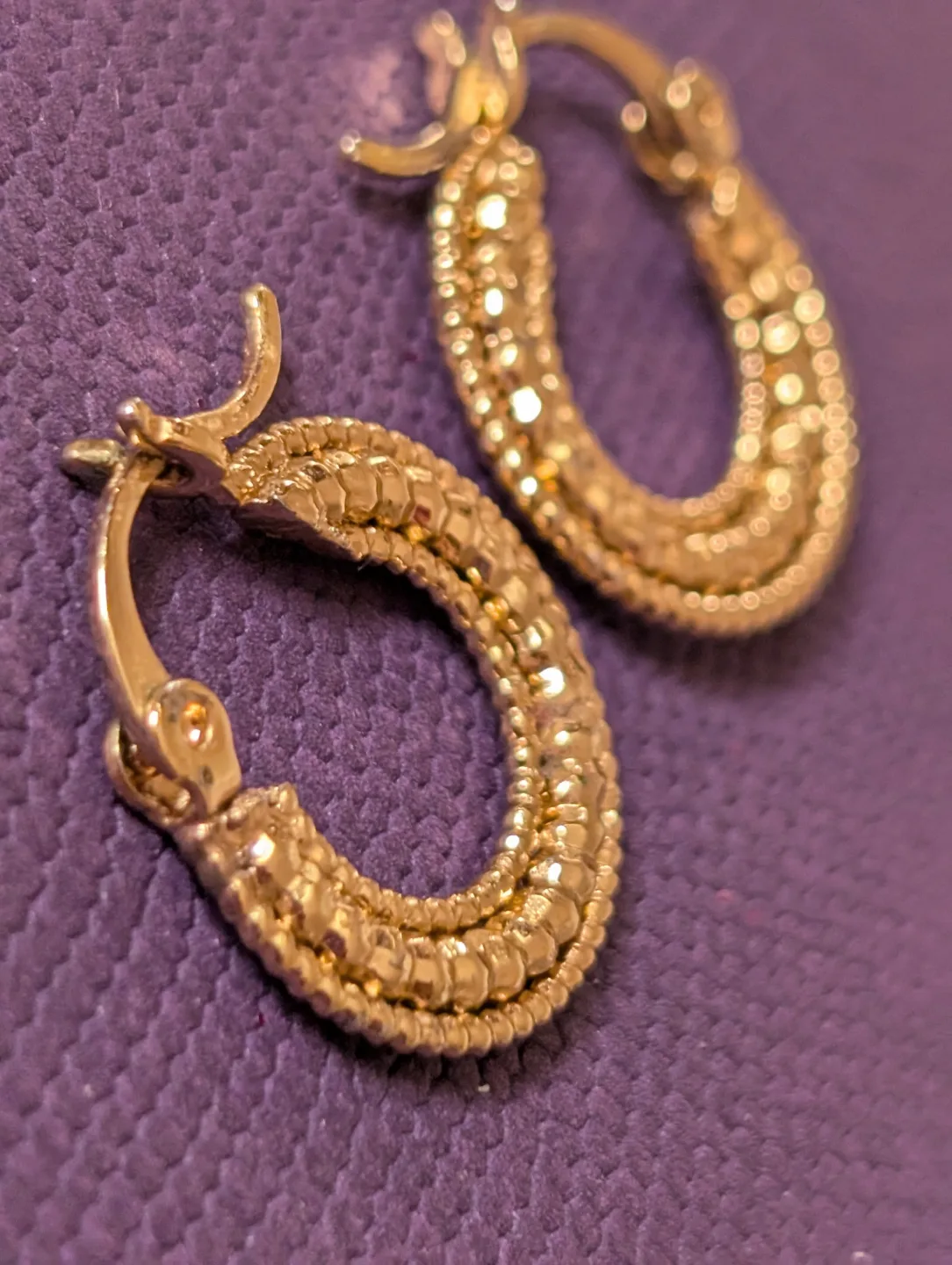 Small Gold Tone textured hoop earrings image indicator(3)