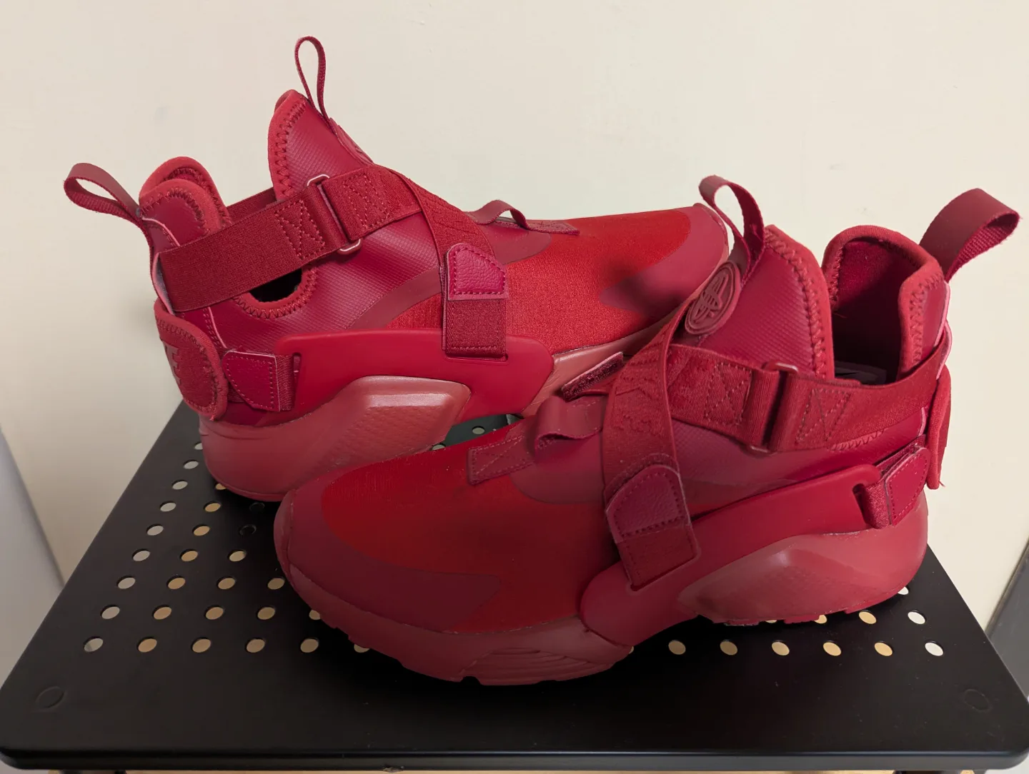 Nike Air Huarache ~ *Like New* image indicator(2)