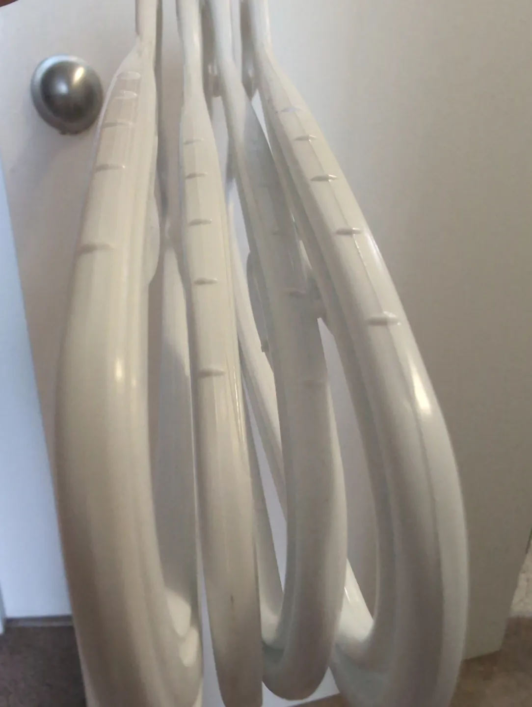 White Plastic Clothes Hangers (Bundle of 25) image indicator(2)