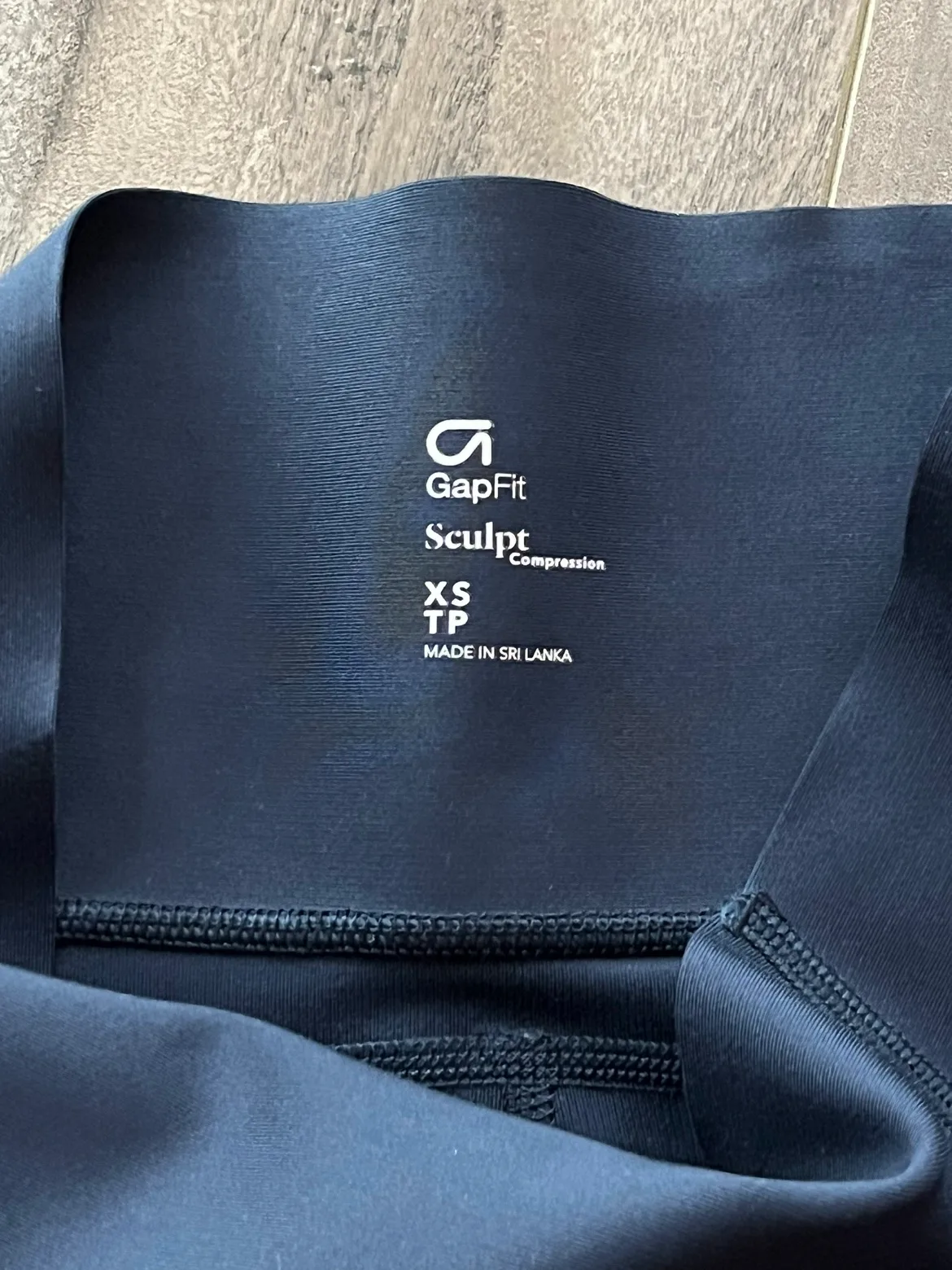 XS Gap Sculpt capri leggings Navy- like new image indicator(2)