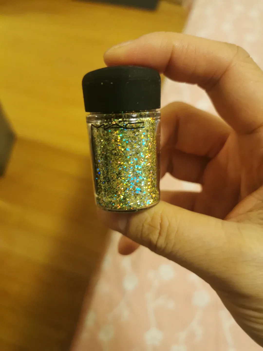 MAC Glitter Brilliants in Gold Hologram image indicator(2)