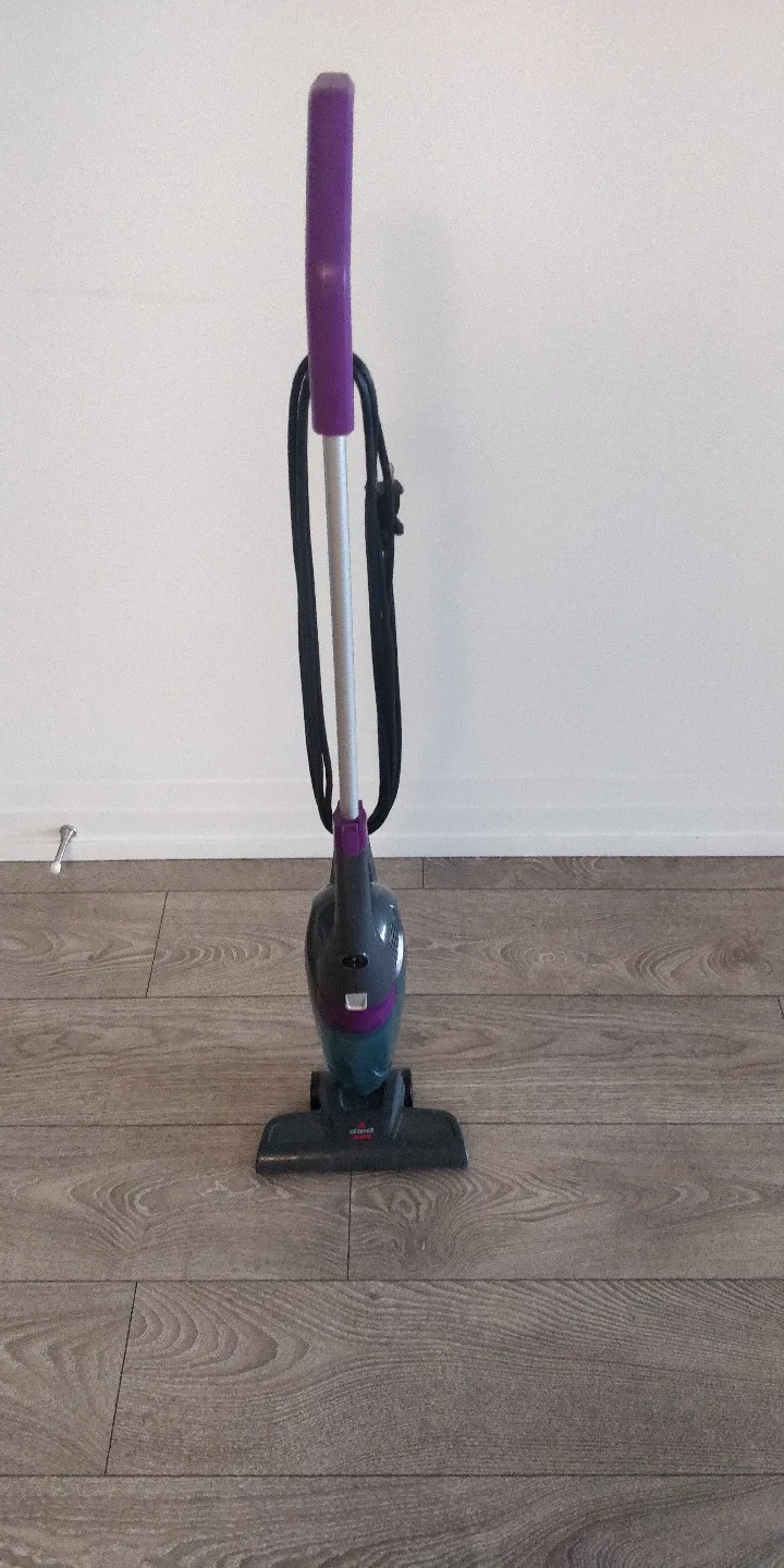 Bissell 3-in-1 Lightweight Stick Vacuum with QuickRelease Handle image indicator(4)