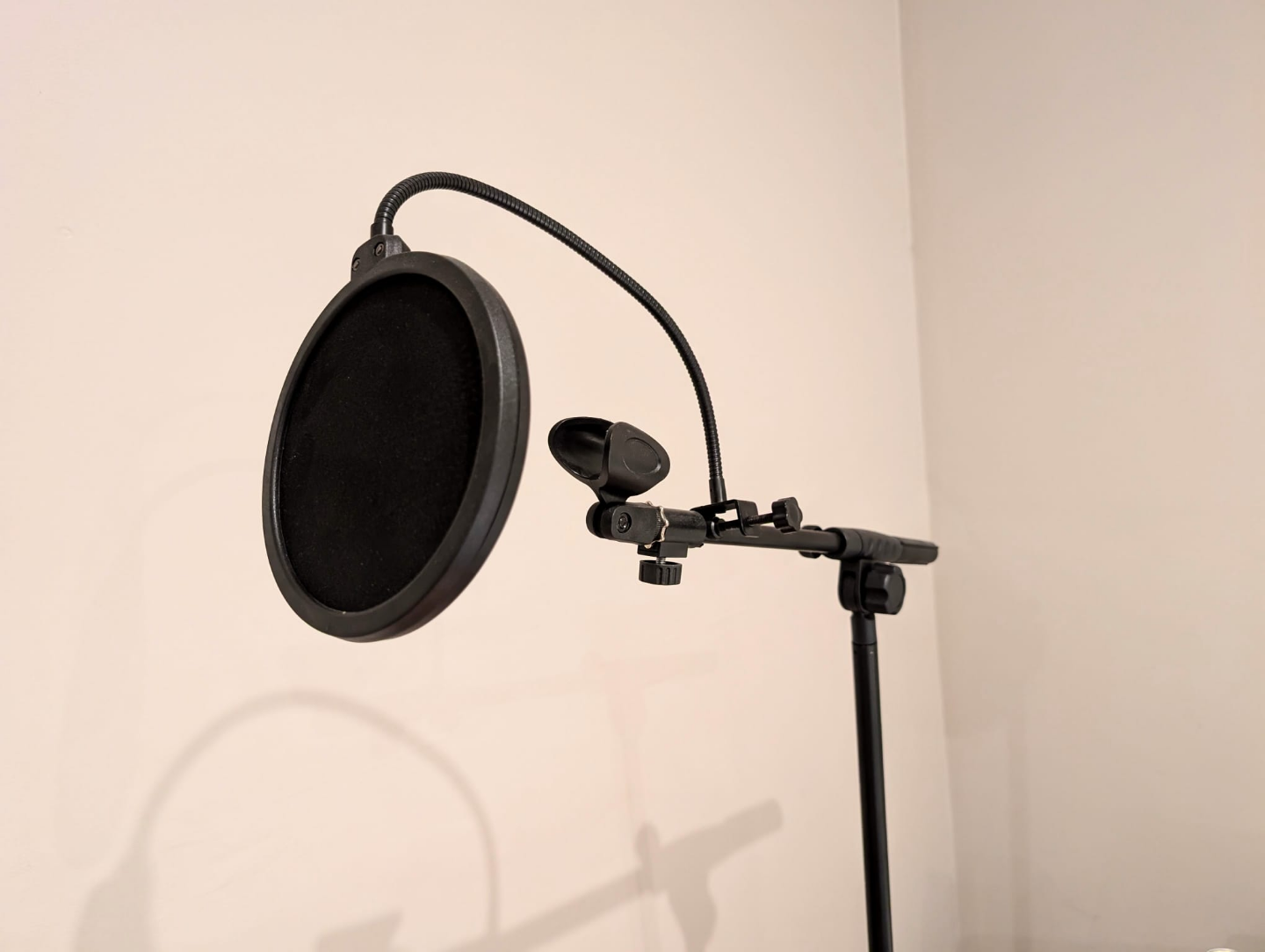 Microphone Pop Filter with Stand