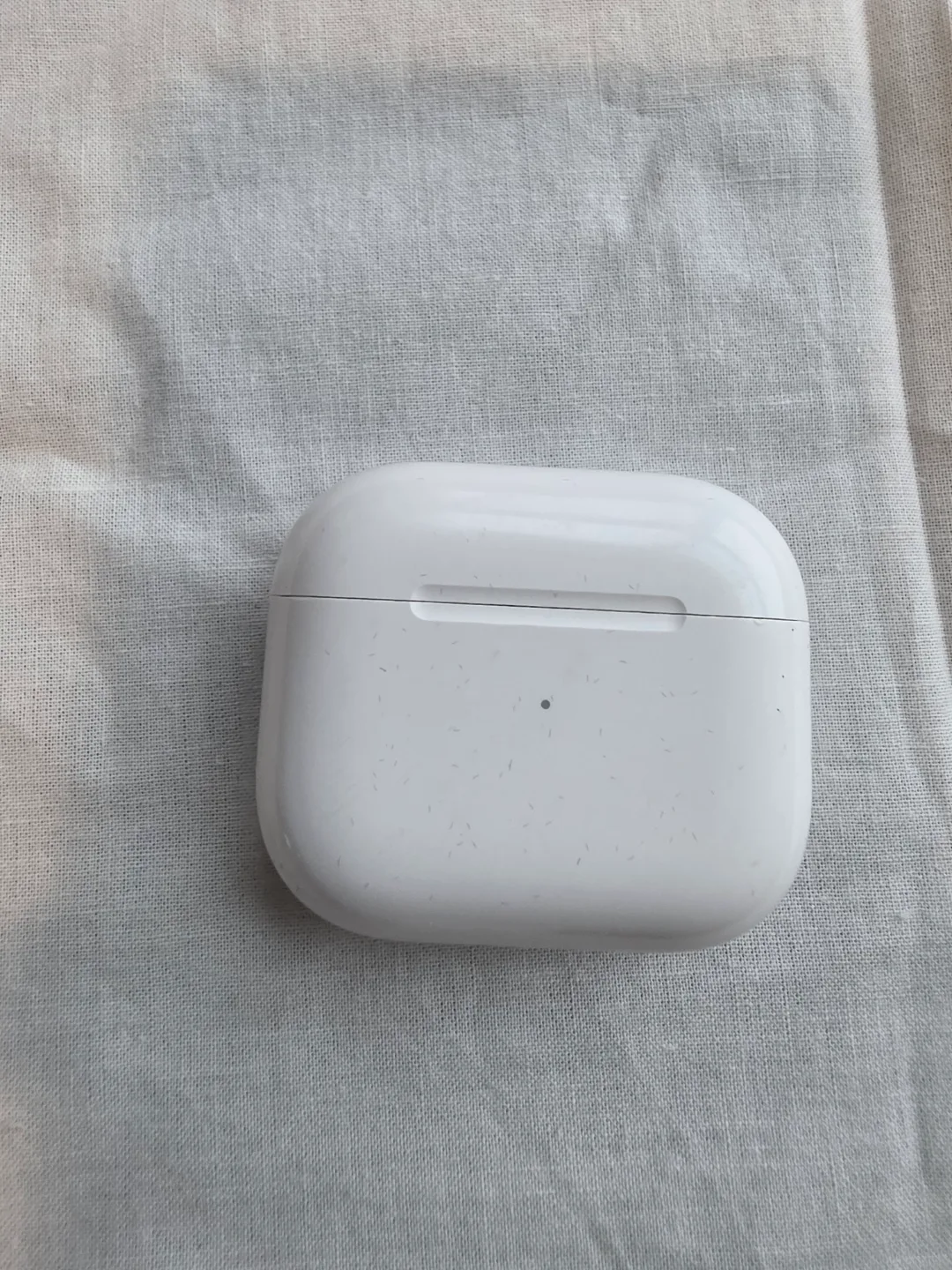 Apple AirPods Pro Charging Case & Earbuds thumbnail
