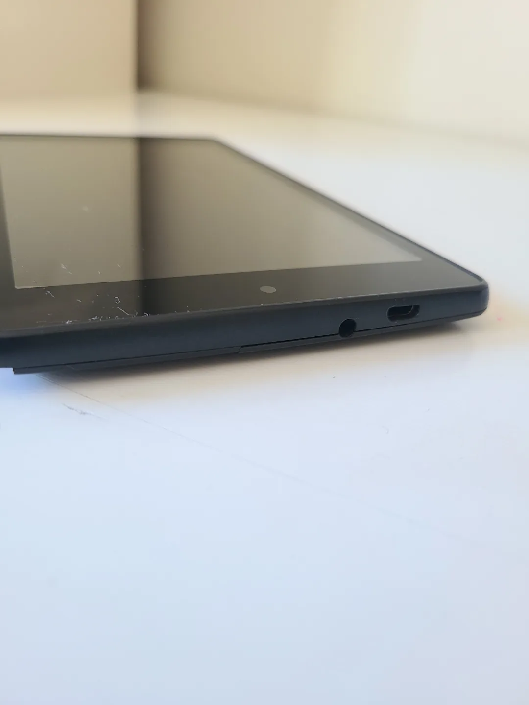 Alcatel 9015B 8GB Android Tablet Working – Cracked Back Corner image indicator(10)