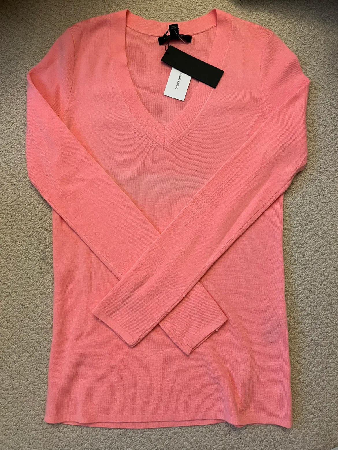 Banana republic v-neck sweater (NWT) image indicator(4)