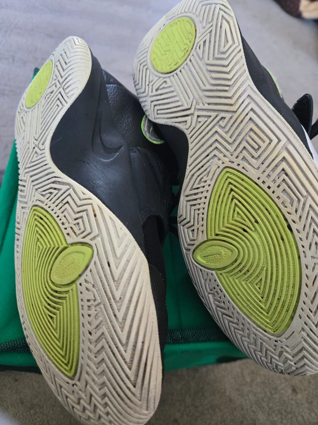 Nike Kyrie Low 5 Basketball Shoes - Size 4.5Y image indicator(2)