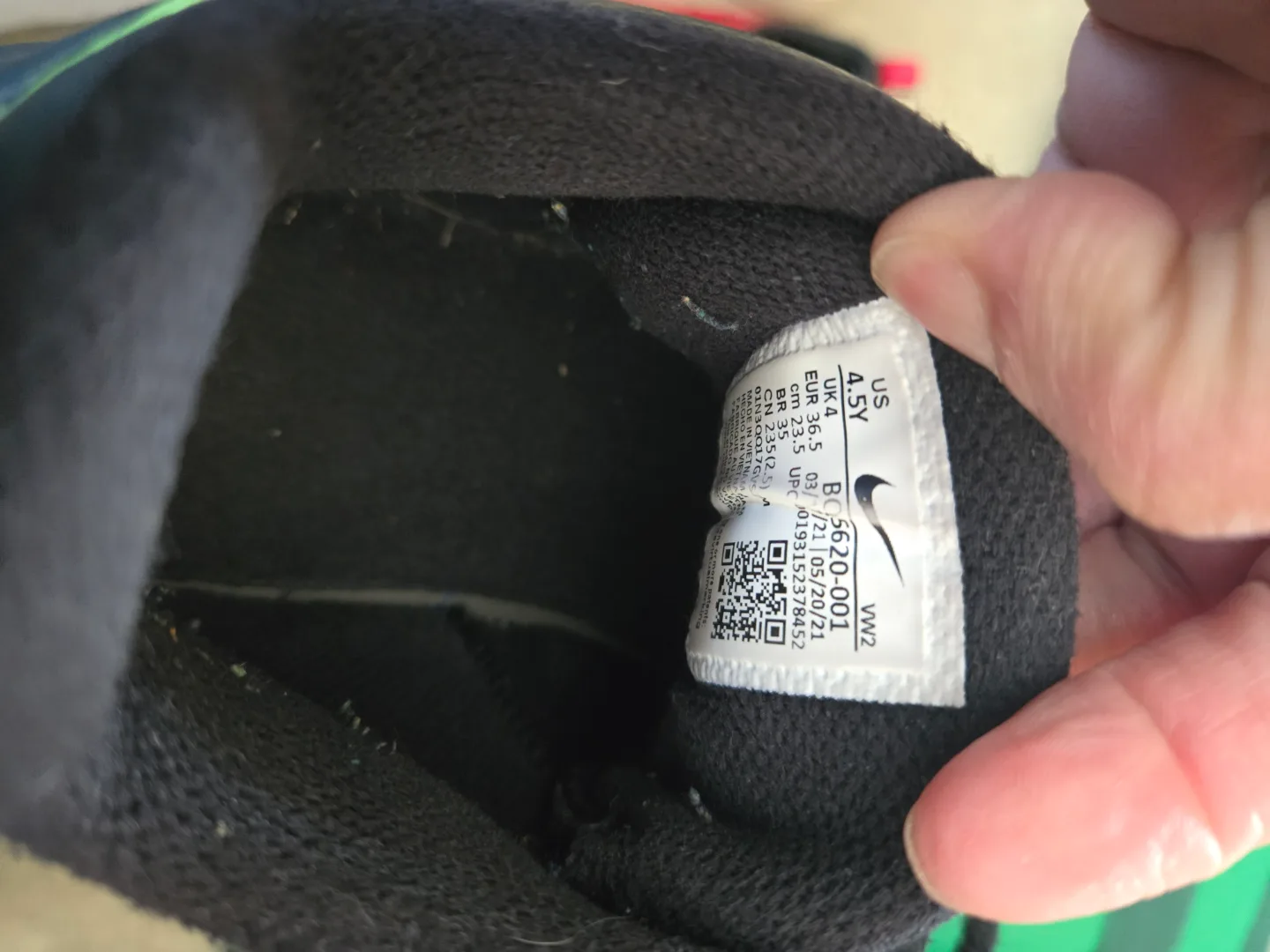 Nike Kyrie Low 5 Basketball Shoes - Size 4.5Y image indicator(3)