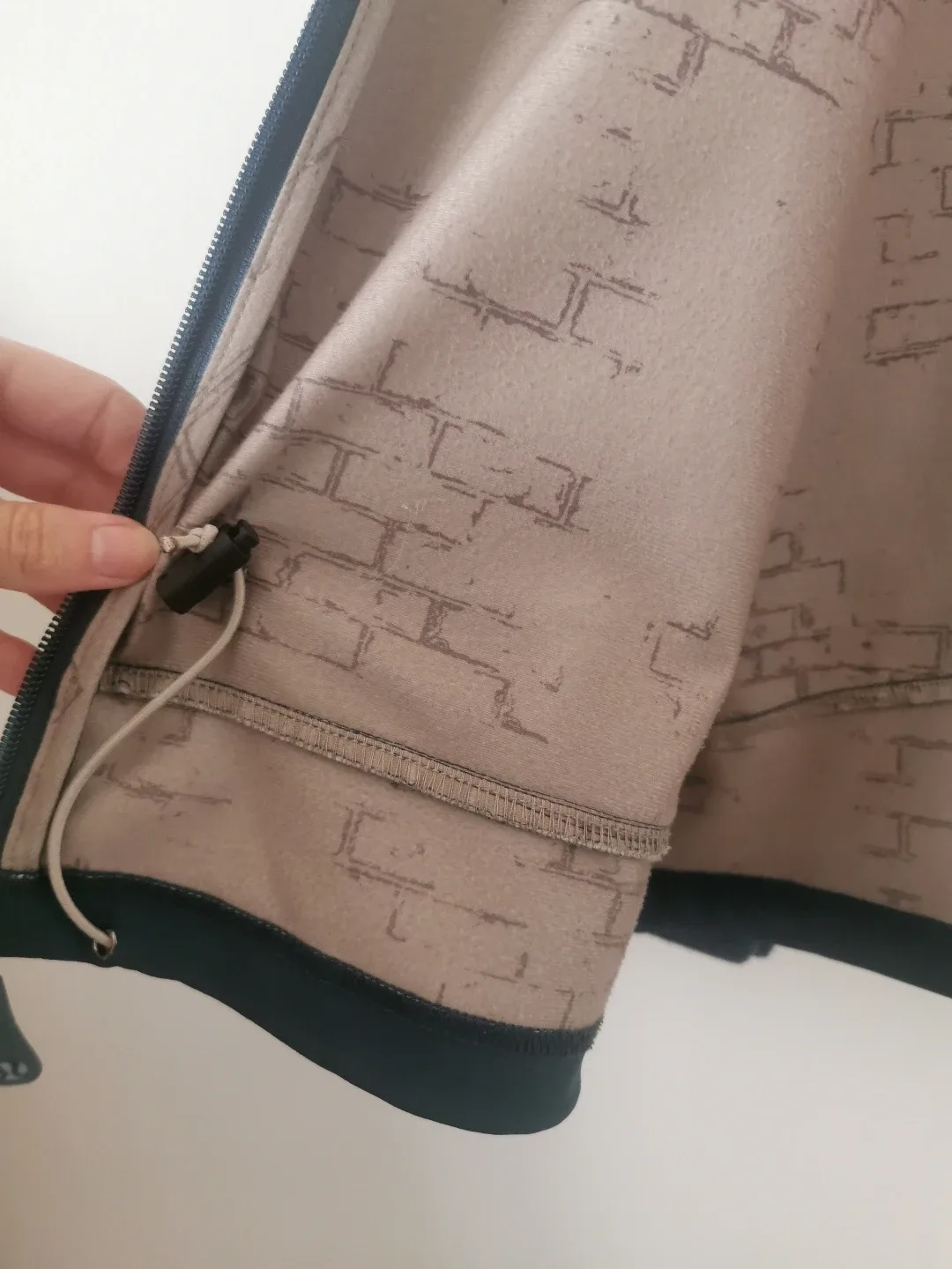 men's Lululemon large jacket image indicator(6)