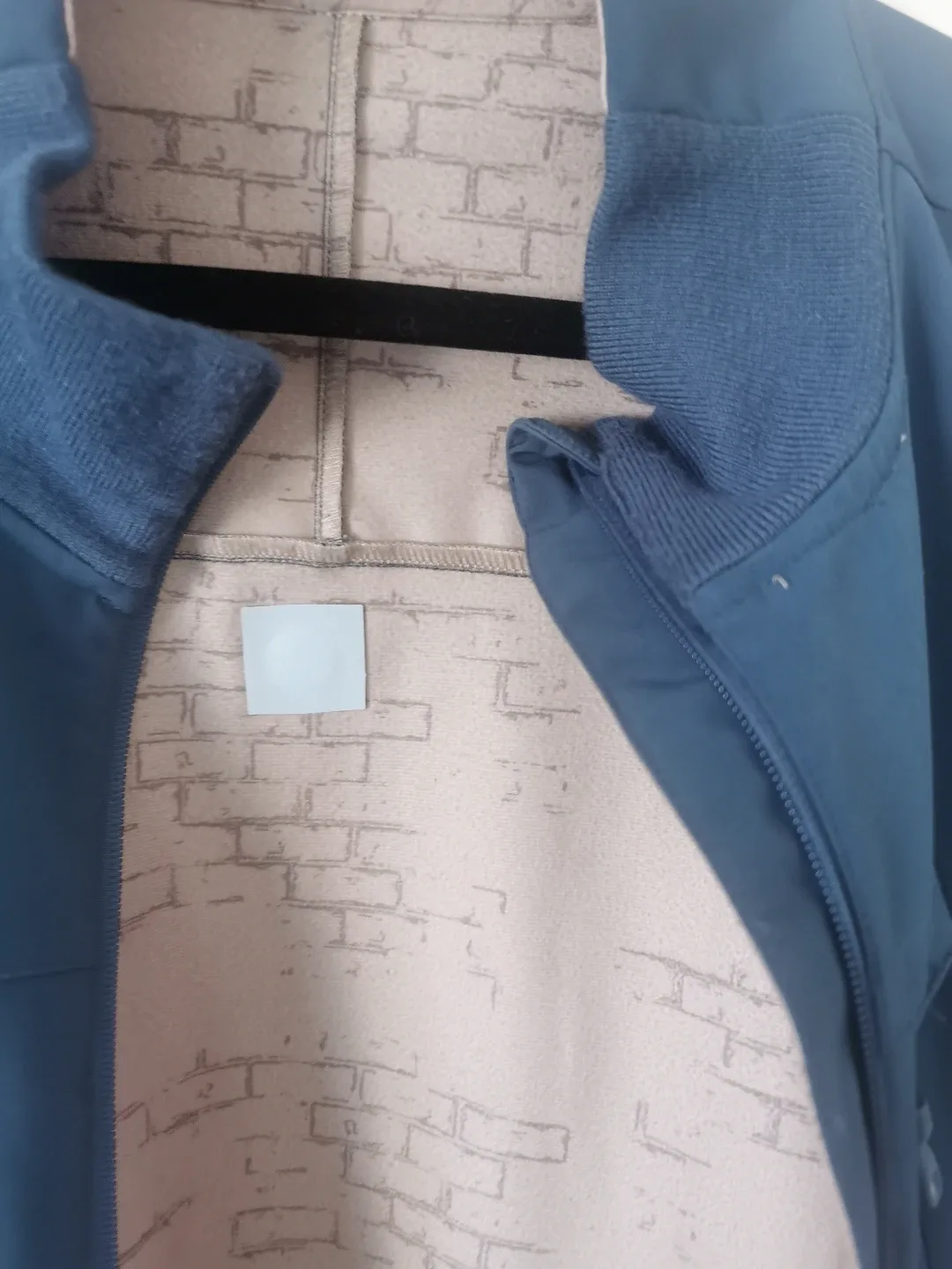 men's Lululemon large jacket image indicator(9)