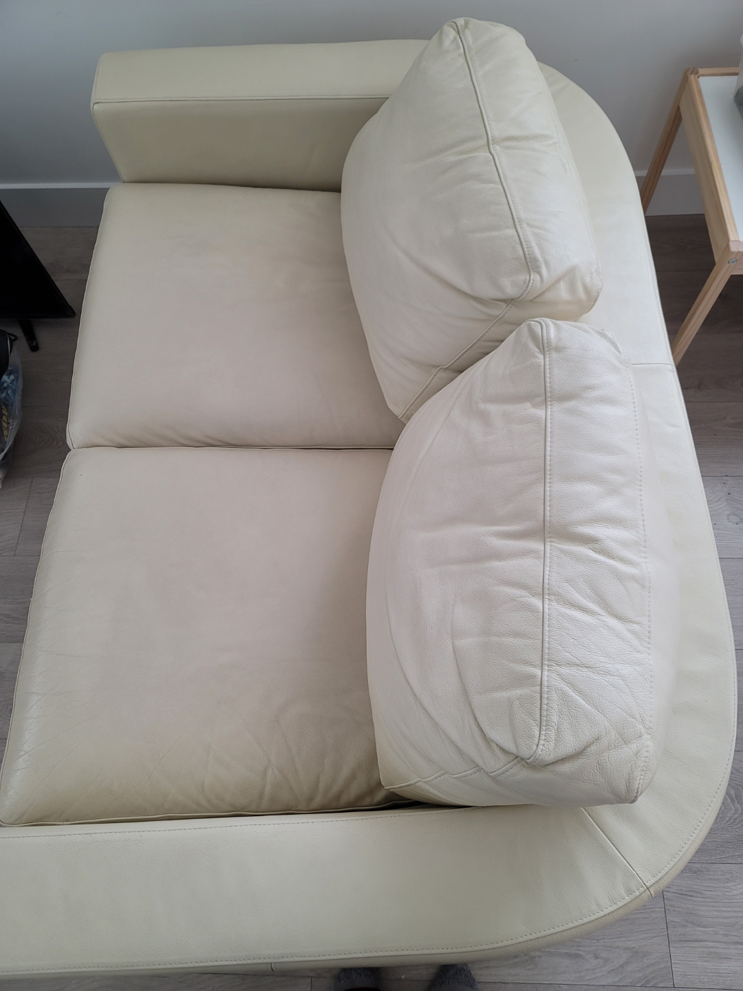 Italian cream color loveseat sofa - photo 4