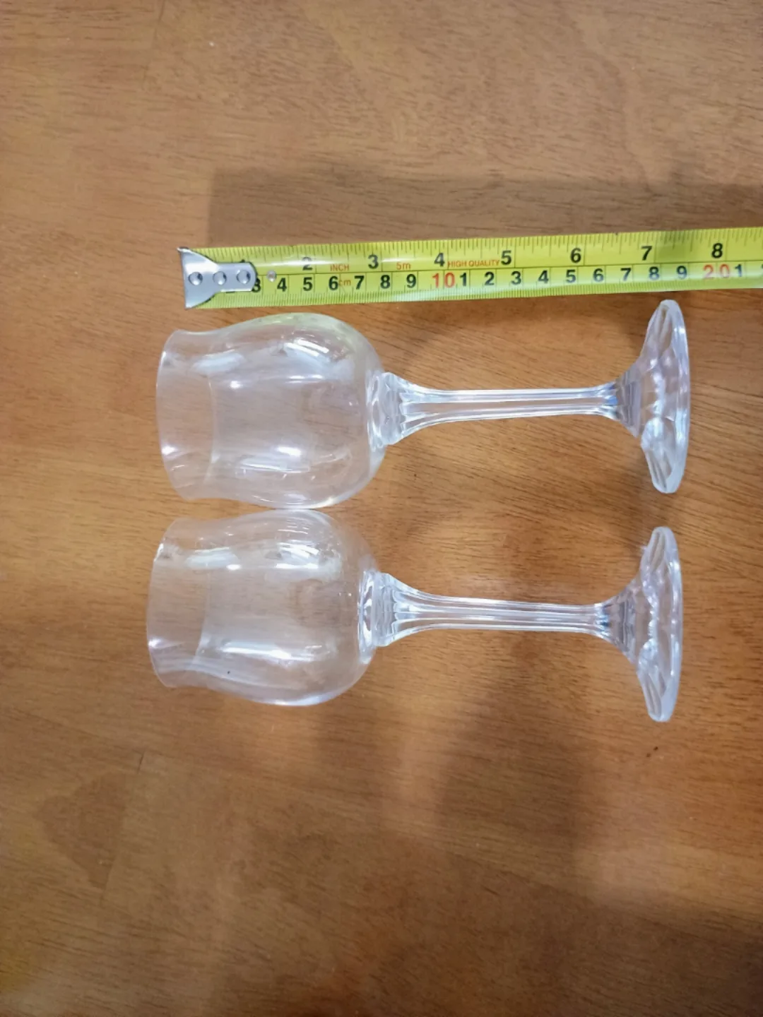 🏒👉 Pair of elegant stemmed wine glasses image indicator(2)