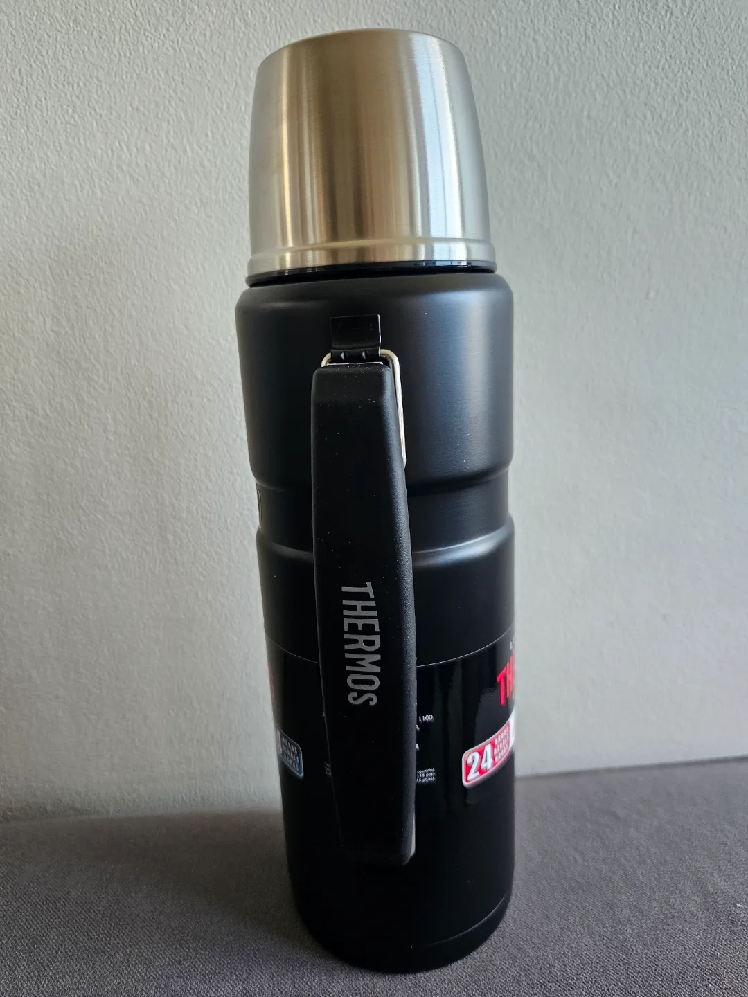 Thermos Stainless Steel King Vacuum Insulated Beverage Bottle image indicator(2)