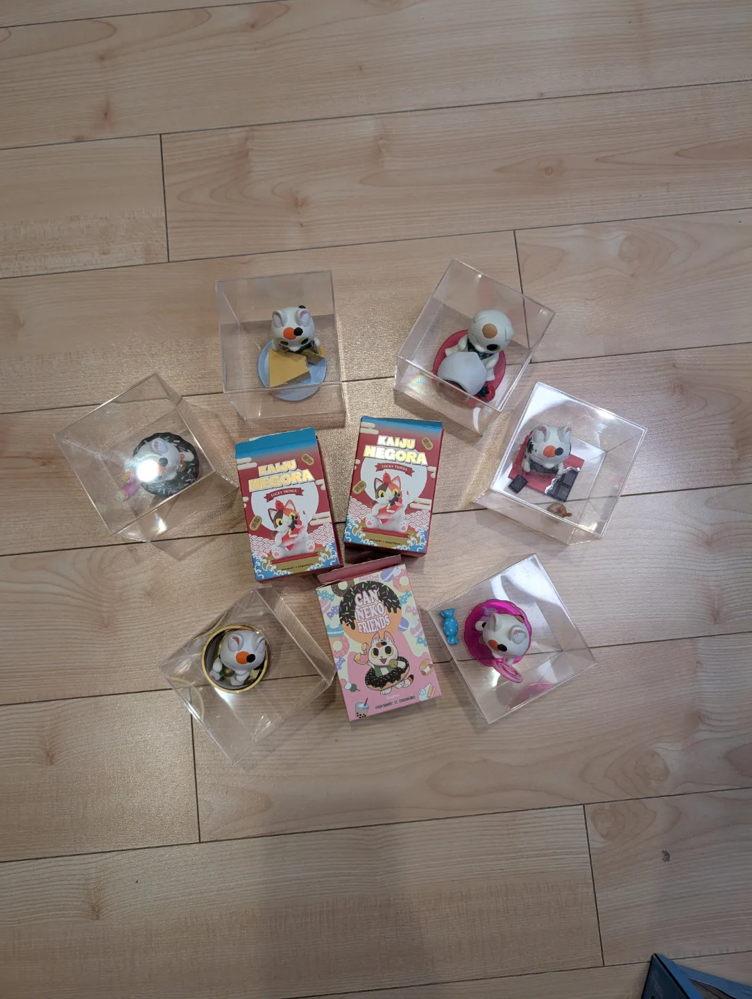 popmart Can Neko Friends & Kaiju Negora Figurines thumbnail