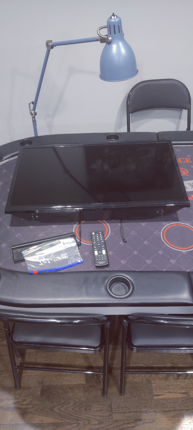 Insignia 32" LED HDTV - photo 2