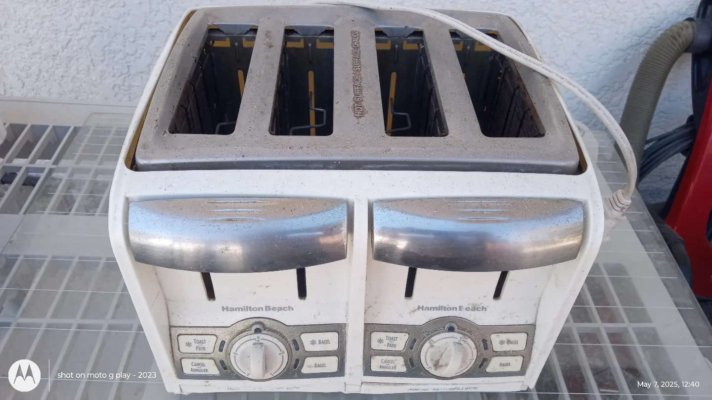 Hamilton Beach Four-Slice Toaster thumbnail