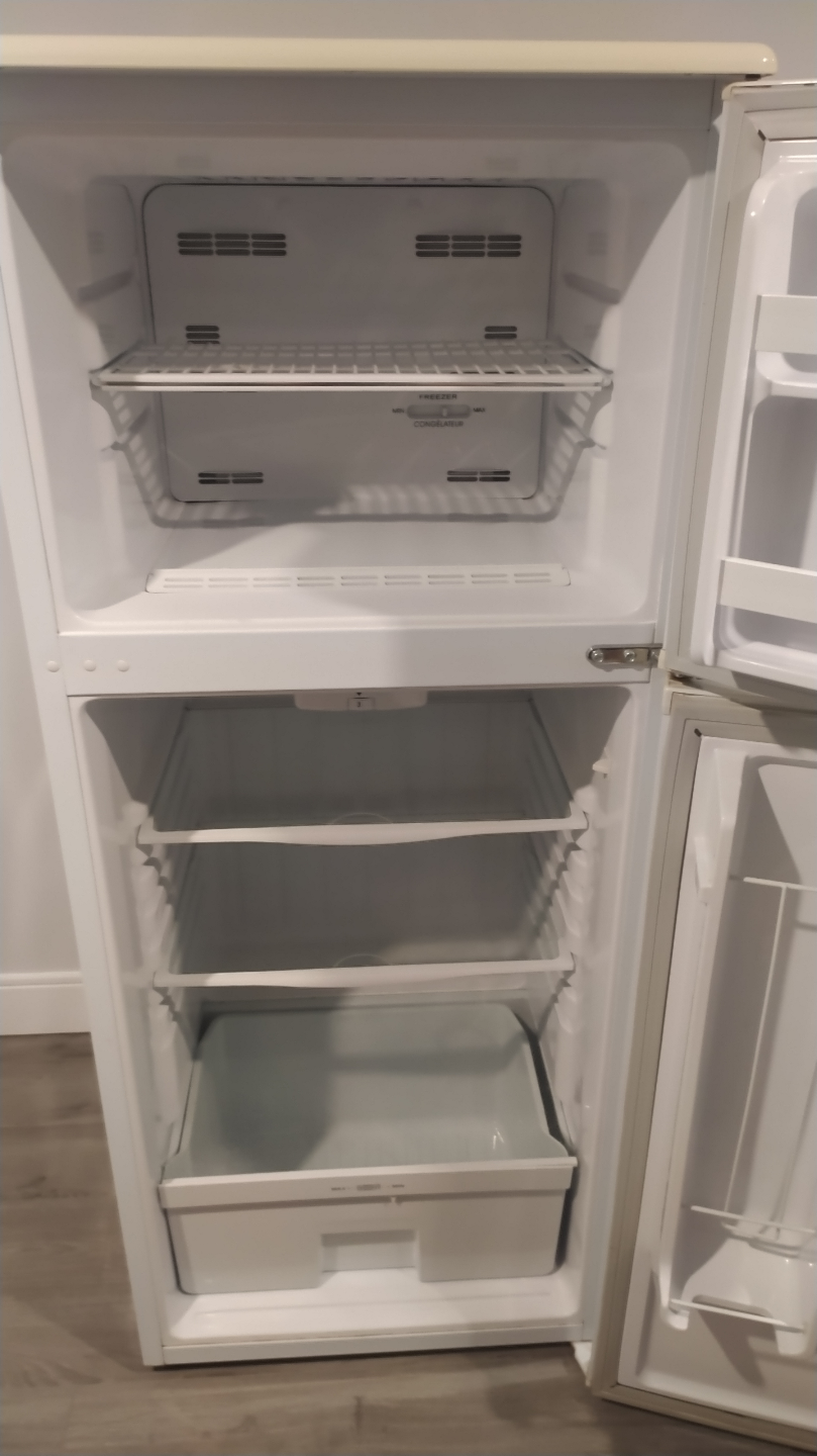 Danby Top-Freezer Refrigerator - photo 3