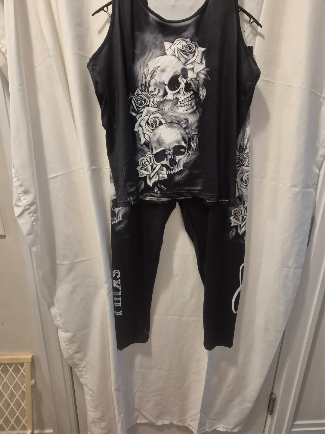 Women's Skull and Roses Tank Top and Leggings Set thumbnail