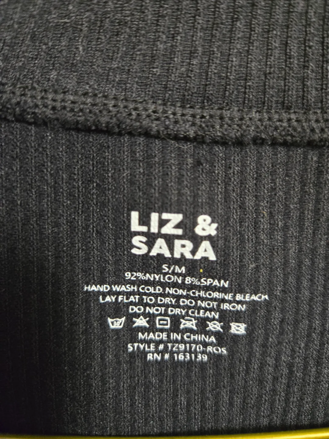 Liz & Sara Black Ribbed Zip-Up Top Size S/M image indicator(2)