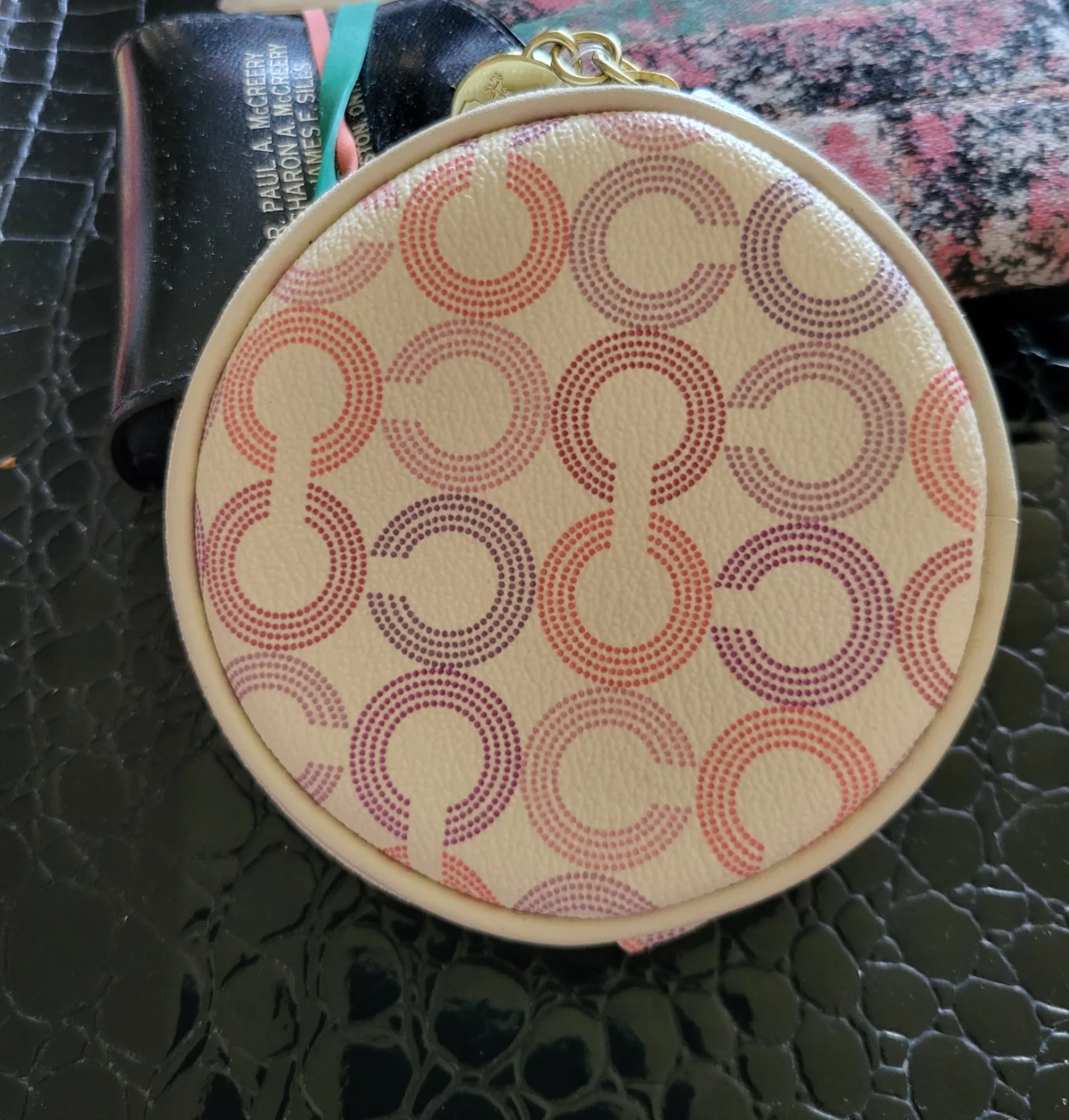 COACH Leatherware Round Coin Purse image indicator(2)