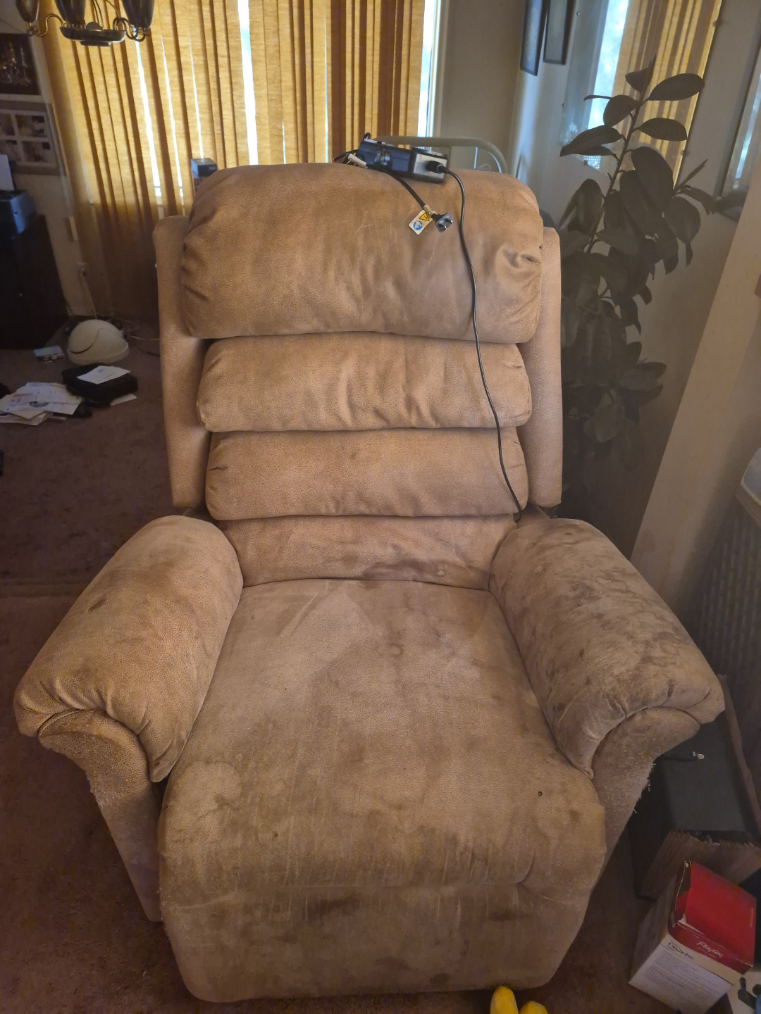 Recliner Chair - Power Lift Assist - photo 3