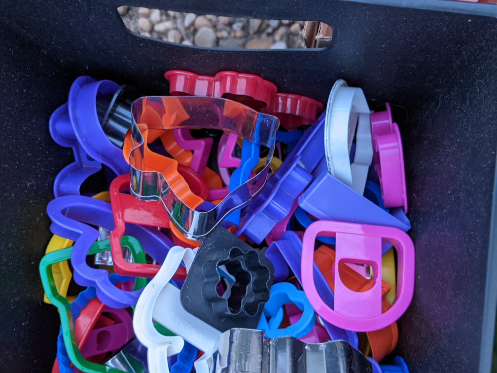 Bulk lot of cookie cutters - photo 4