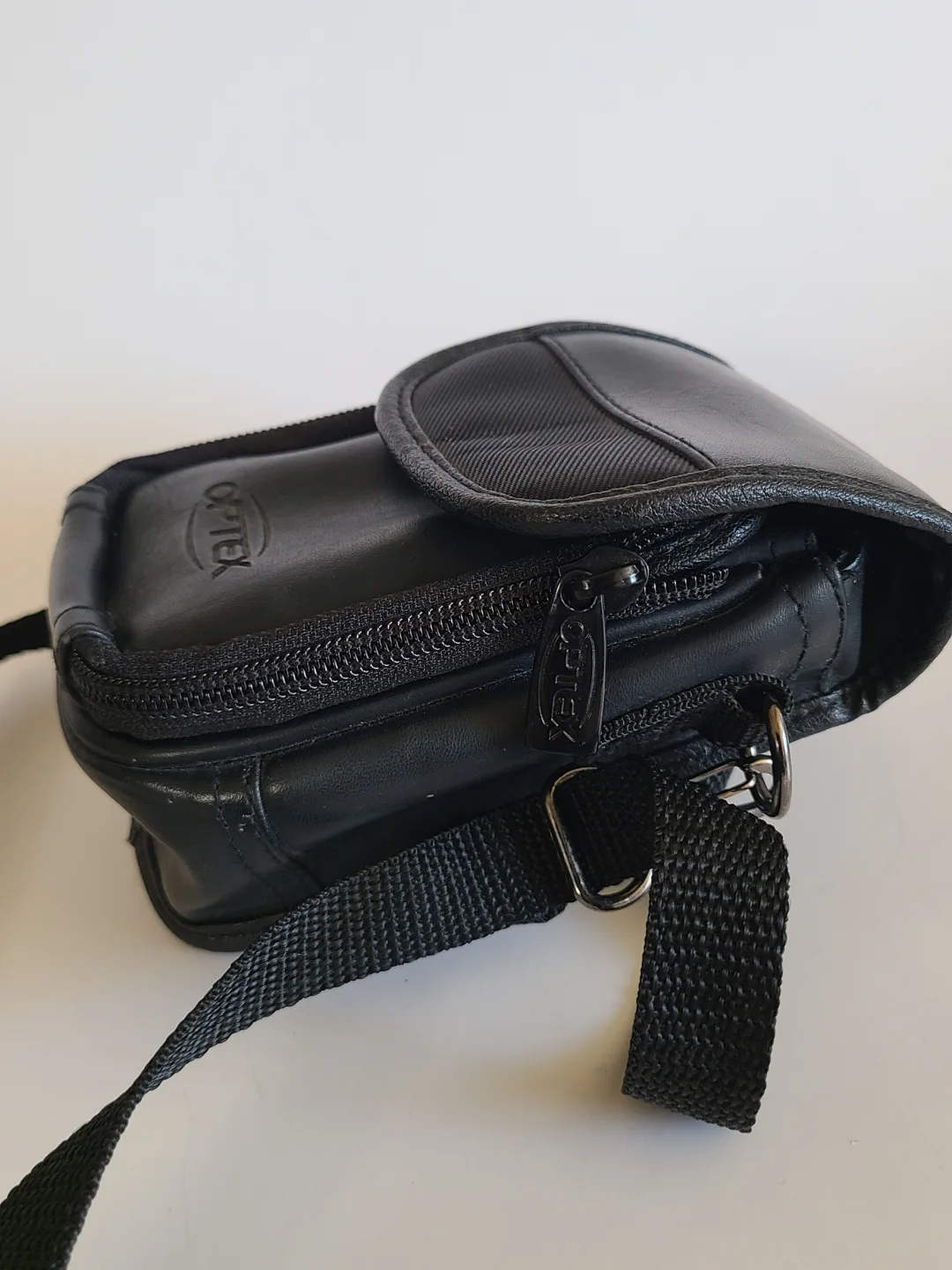 Optex Black Camera Bag with Adjustable Strap image indicator(4)