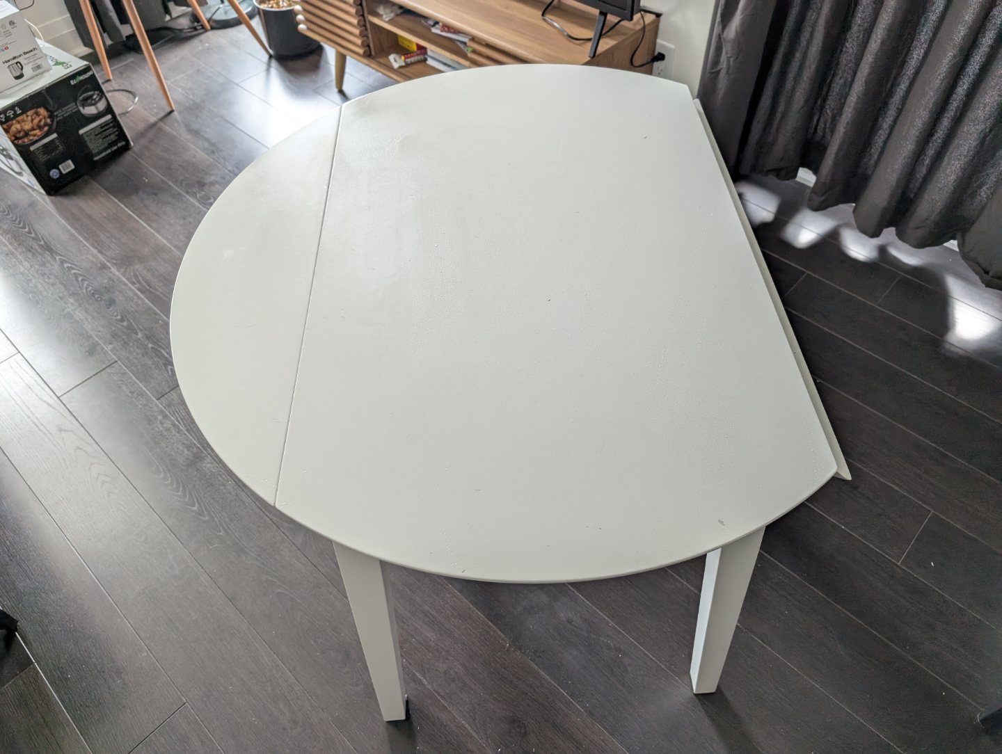 White Round Drop Leaf Dining Table - photo 4