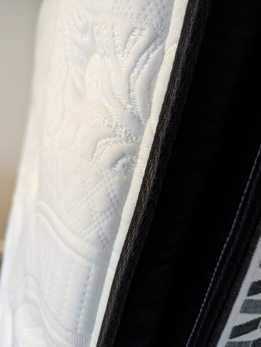 King Mattress - Excellent Condition - photo 3