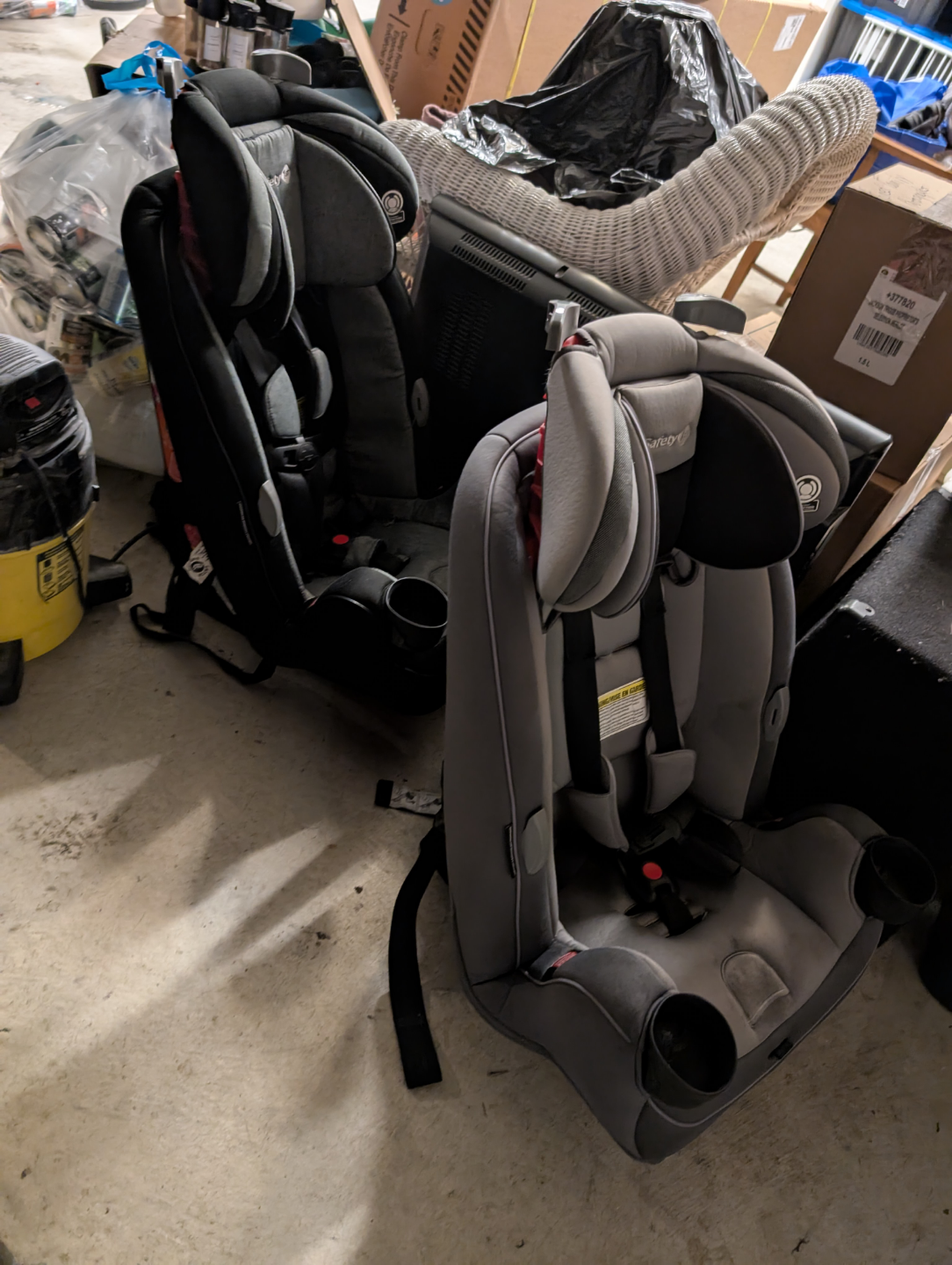 Pair of Safety 1st Grow and Go All-in-One Convertible Car Seats
