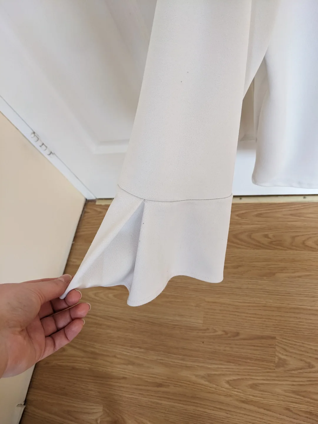 Cream-coloured Bell Sleeve Blouse image indicator(4)