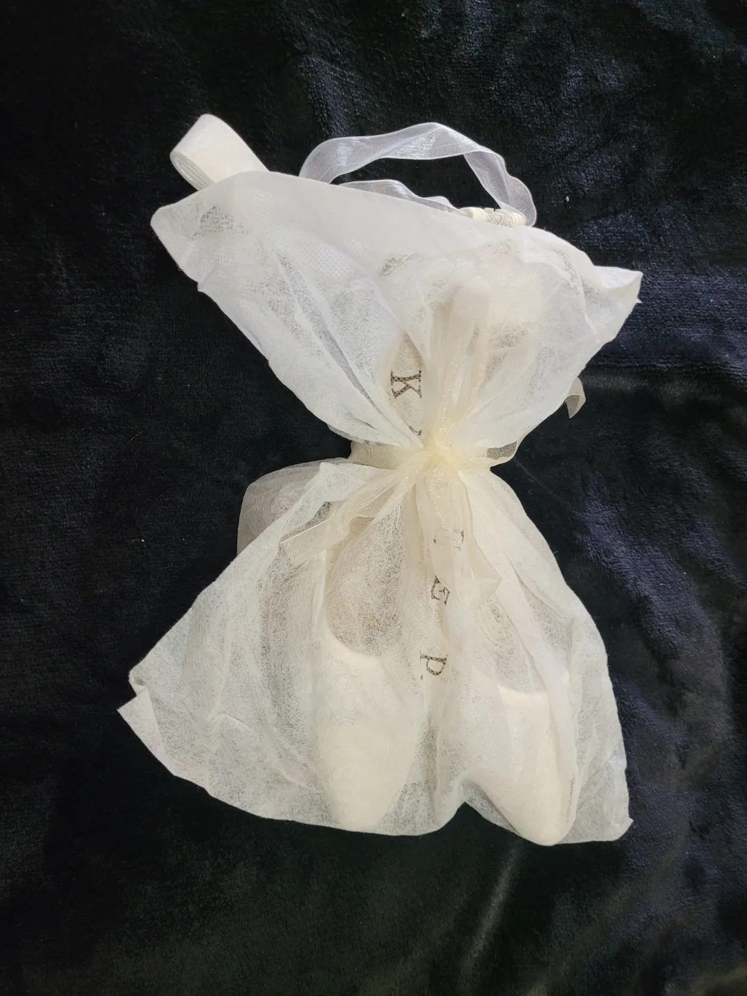 *NEW* KAILEE P. White Floral Lace Bridal Flats, Size 7.5 image indicator(7)