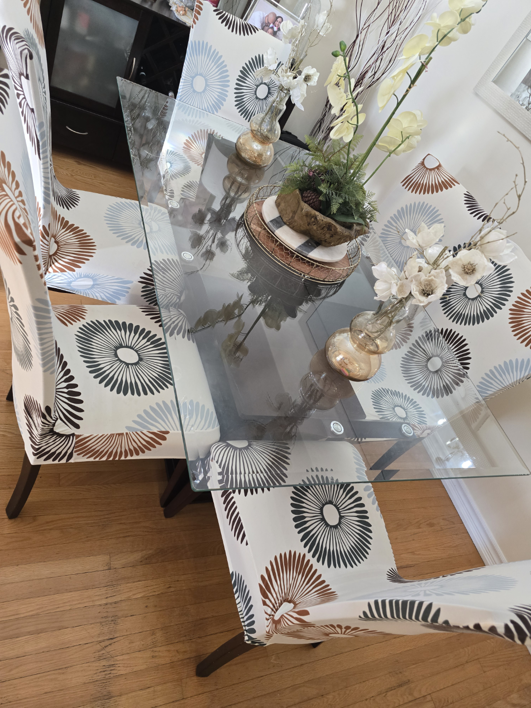 Dining Table with 6 Chairs and Tablecloth