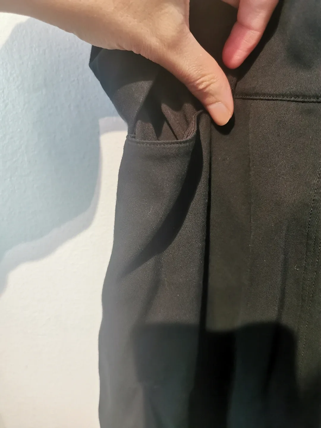 Lululemon Metropolis Maven High Rise Crop Solid Black S8 image indicator(5)