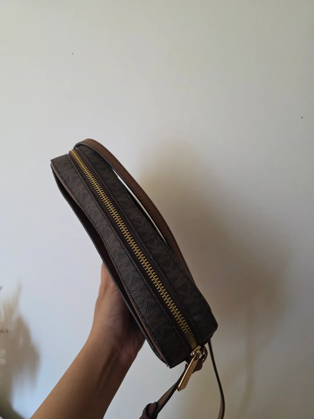 Michael Kors Jet Set Large Logo Crossbody Bag image indicator(5)