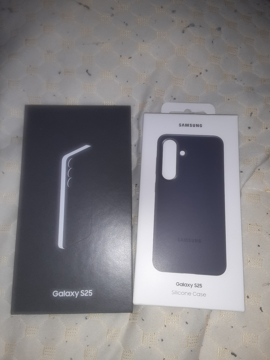 Brand New Sealed in box Samsung Galaxy S25 600+GB