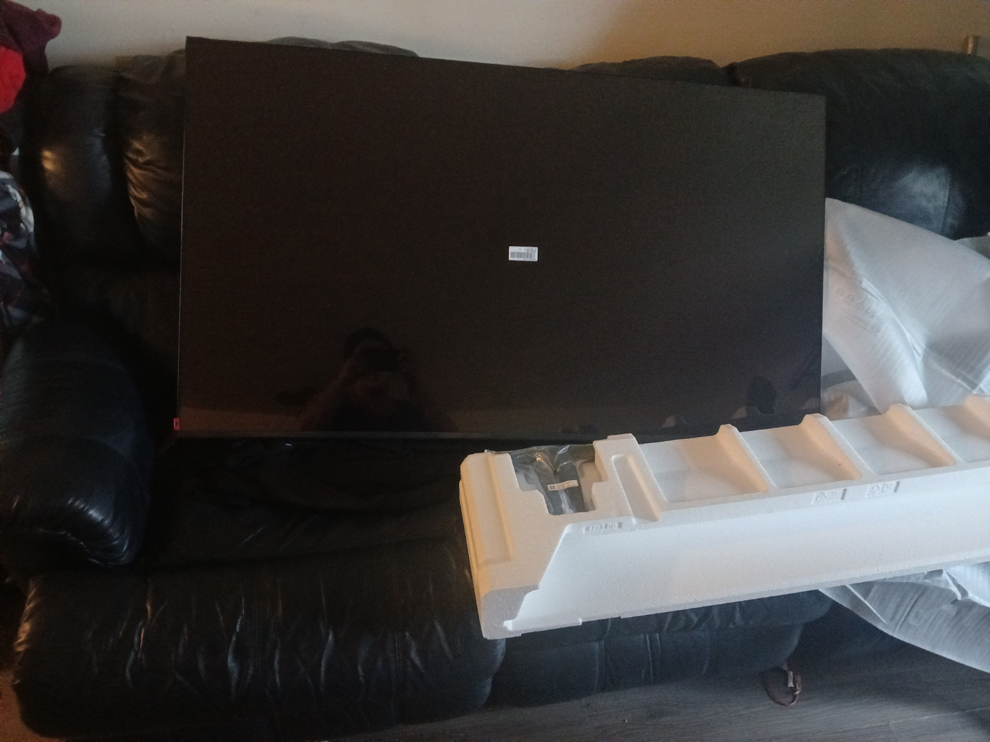 Brand New Samsung Crystal UHD8000  4k Smart TV - photo 4