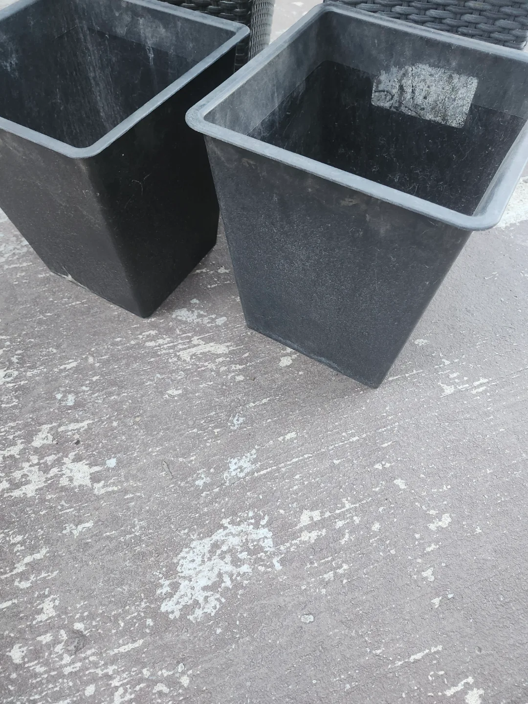 Set of Two Resin Wicker Planters image indicator(4)