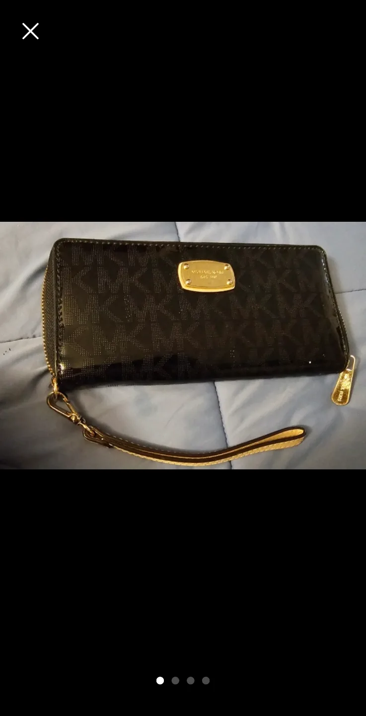 Michael Kors Black bag & wallet set image indicator(4)