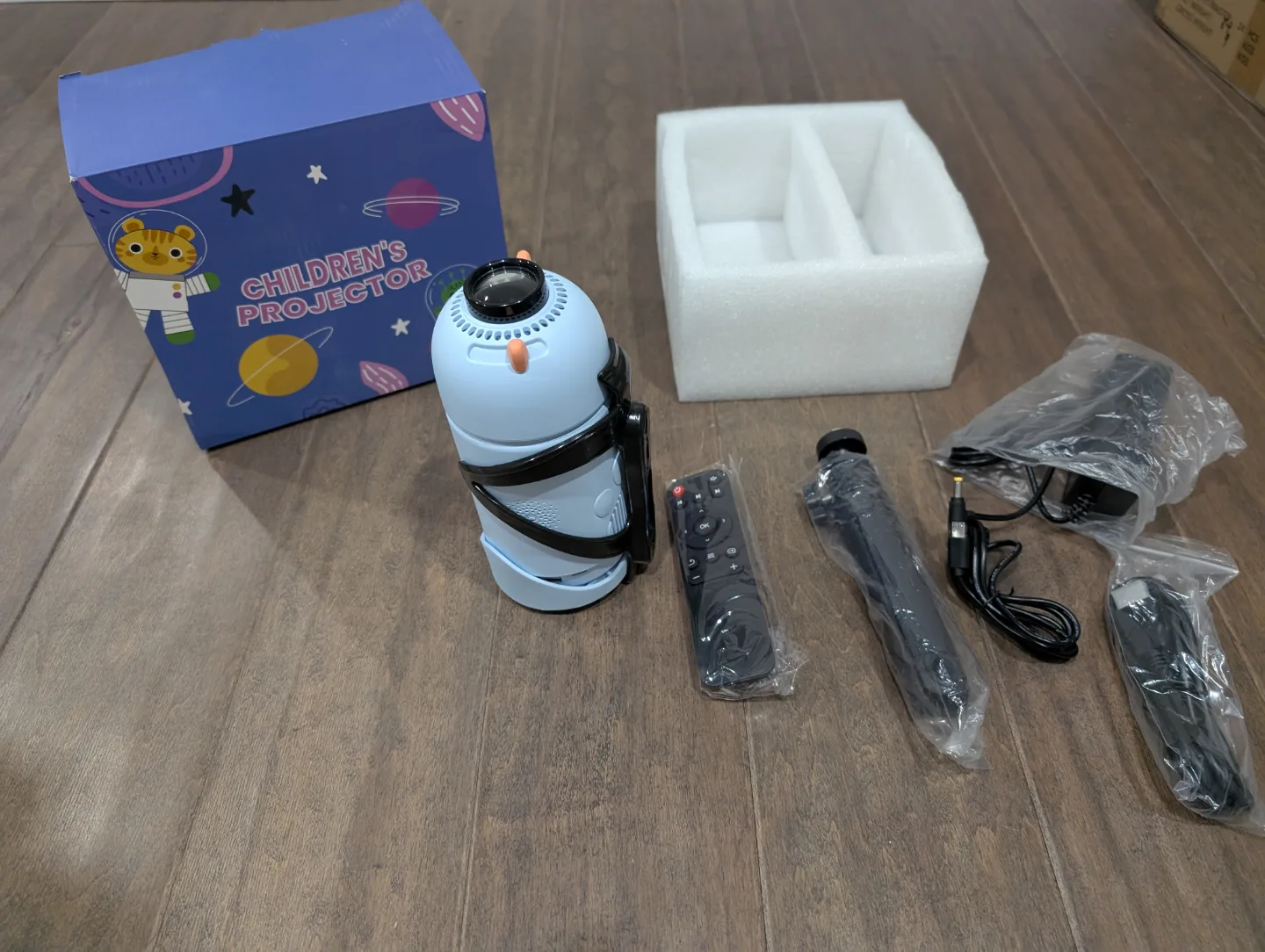 Kids Projector, Portable Mini Projector with Stand, Remote image indicator(6)