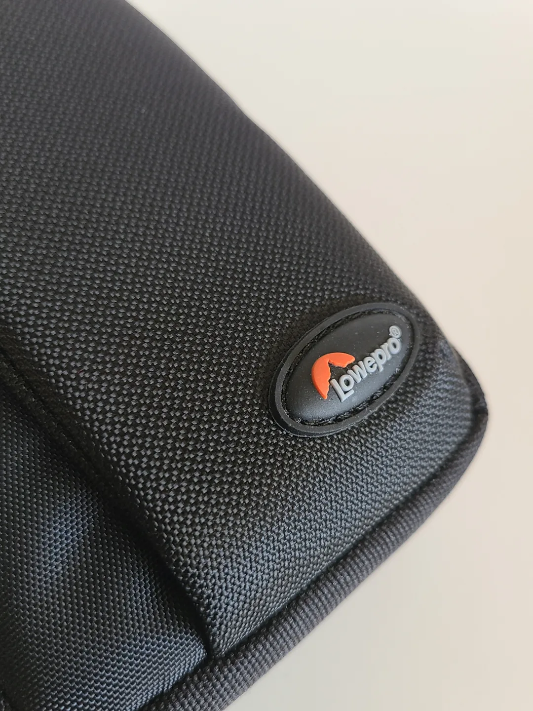 Lowepro Compact Camera Case – Durable and lightweight image indicator(3)