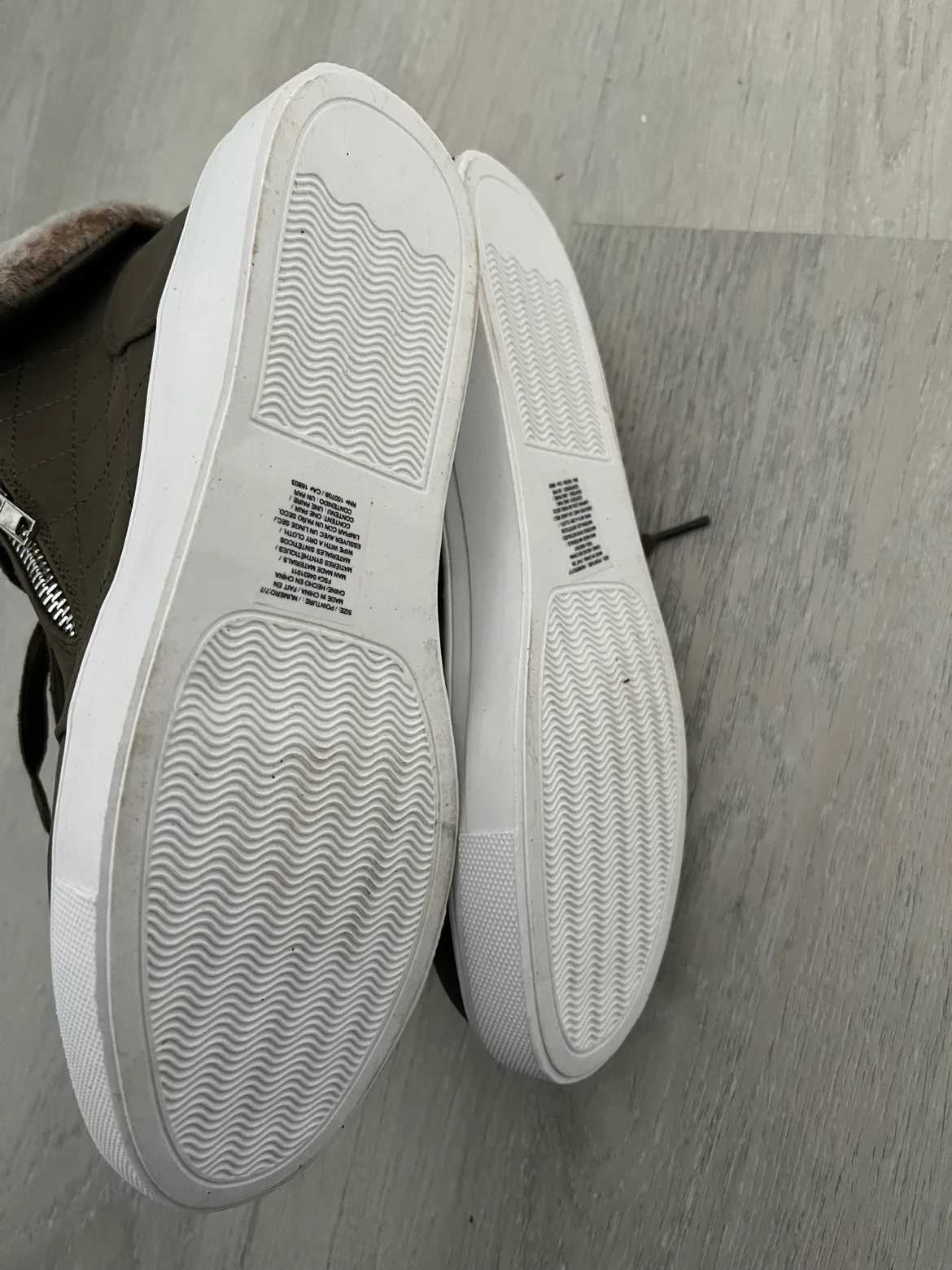 Women's olive green high-top sneakers with faux fur image indicator(2)