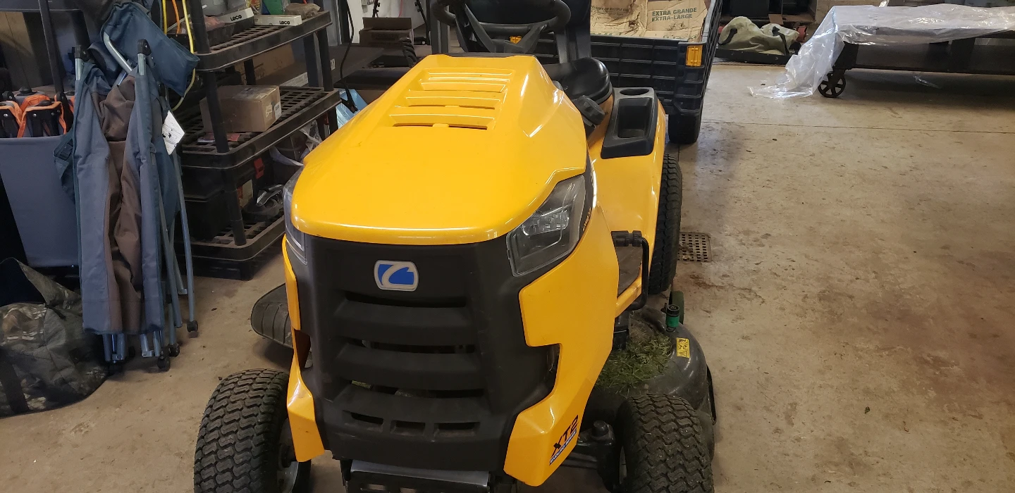 Cub Cadet LX426KH riding lawn tractor with trailer - photo 2