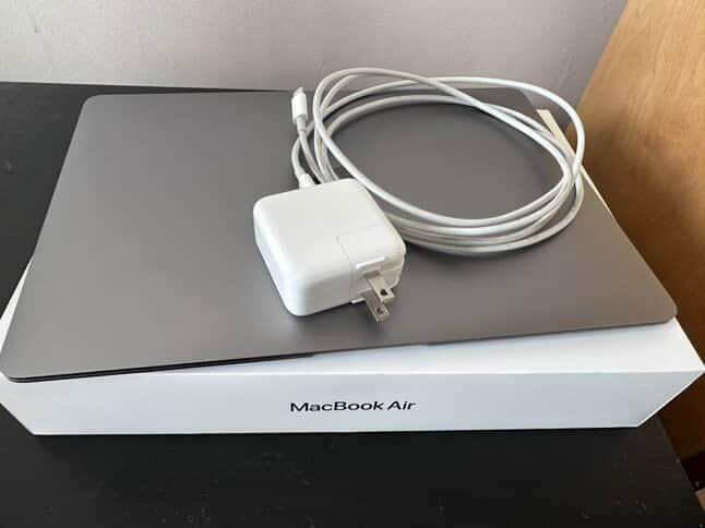MacBook Air - Excellent Condition - photo 2