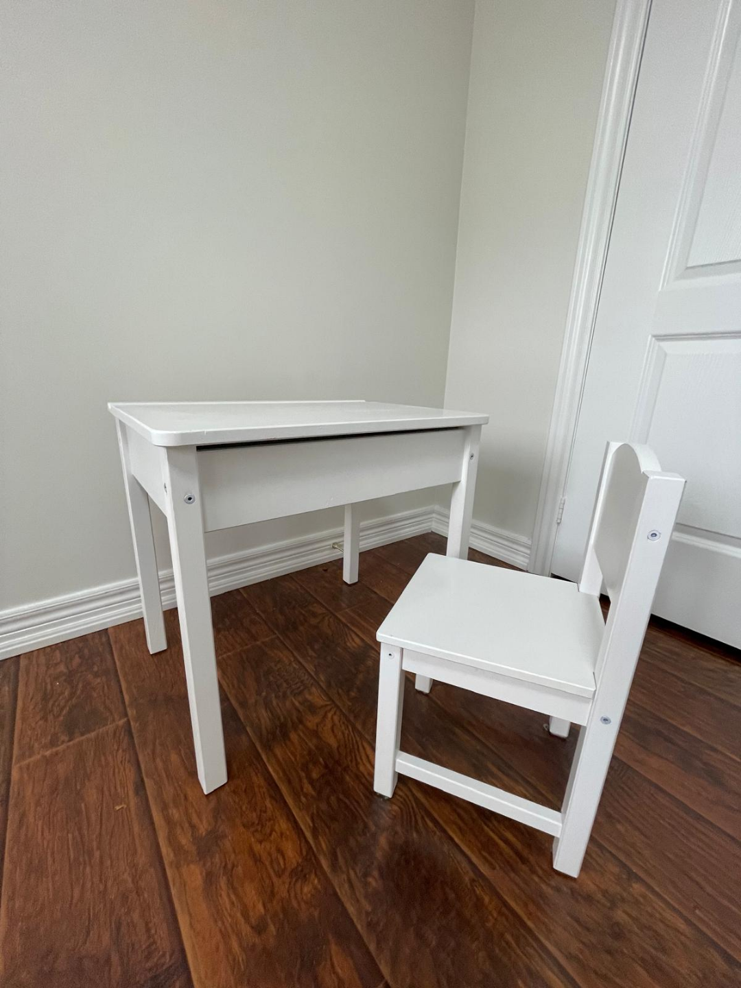 White Kids Desk and Chair Set - photo 2