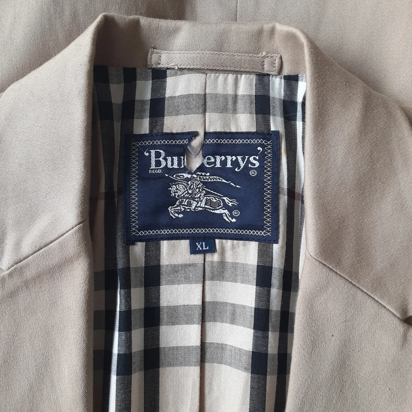 Women's Coat Size M image indicator(5)