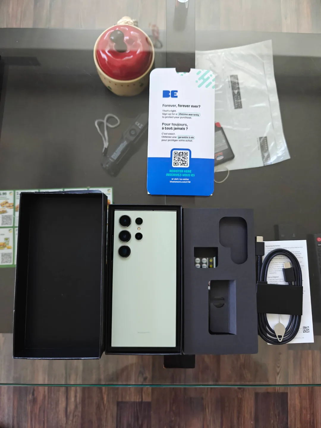 Samsung Galaxy S24 Ultra 256GB LNIB thumbnail