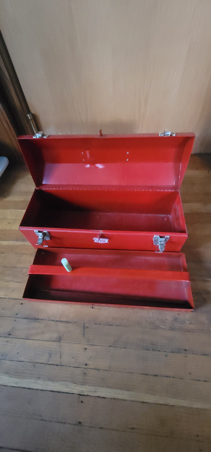#freecycle Vintage International Tool Box - photo 3