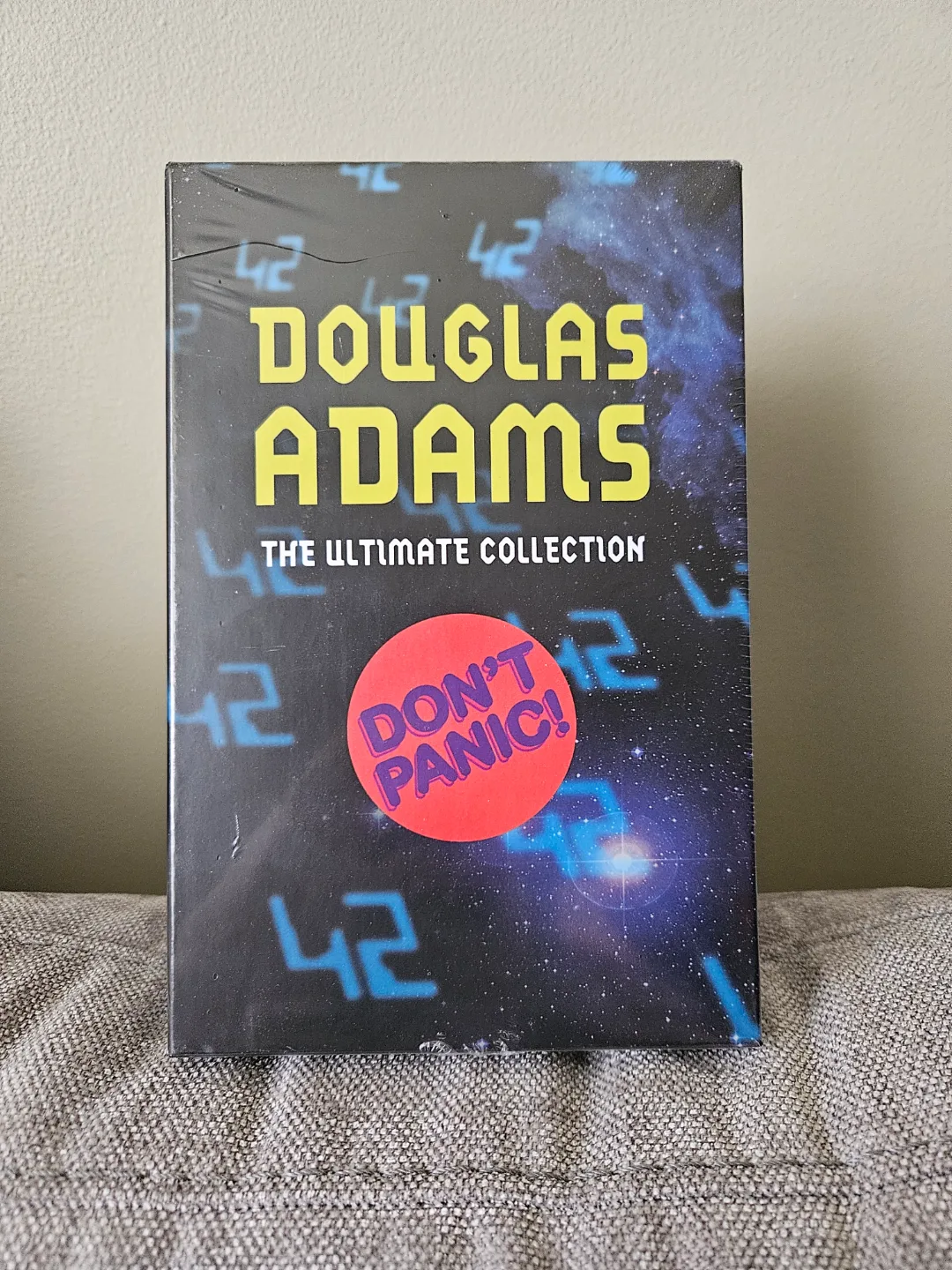 BRAND NEW Douglas Adams' Book Box Set thumbnail