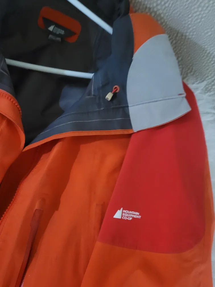 Mountain Equipment Co-op Men's Red and Orange Waterproof Jacket image indicator(2)